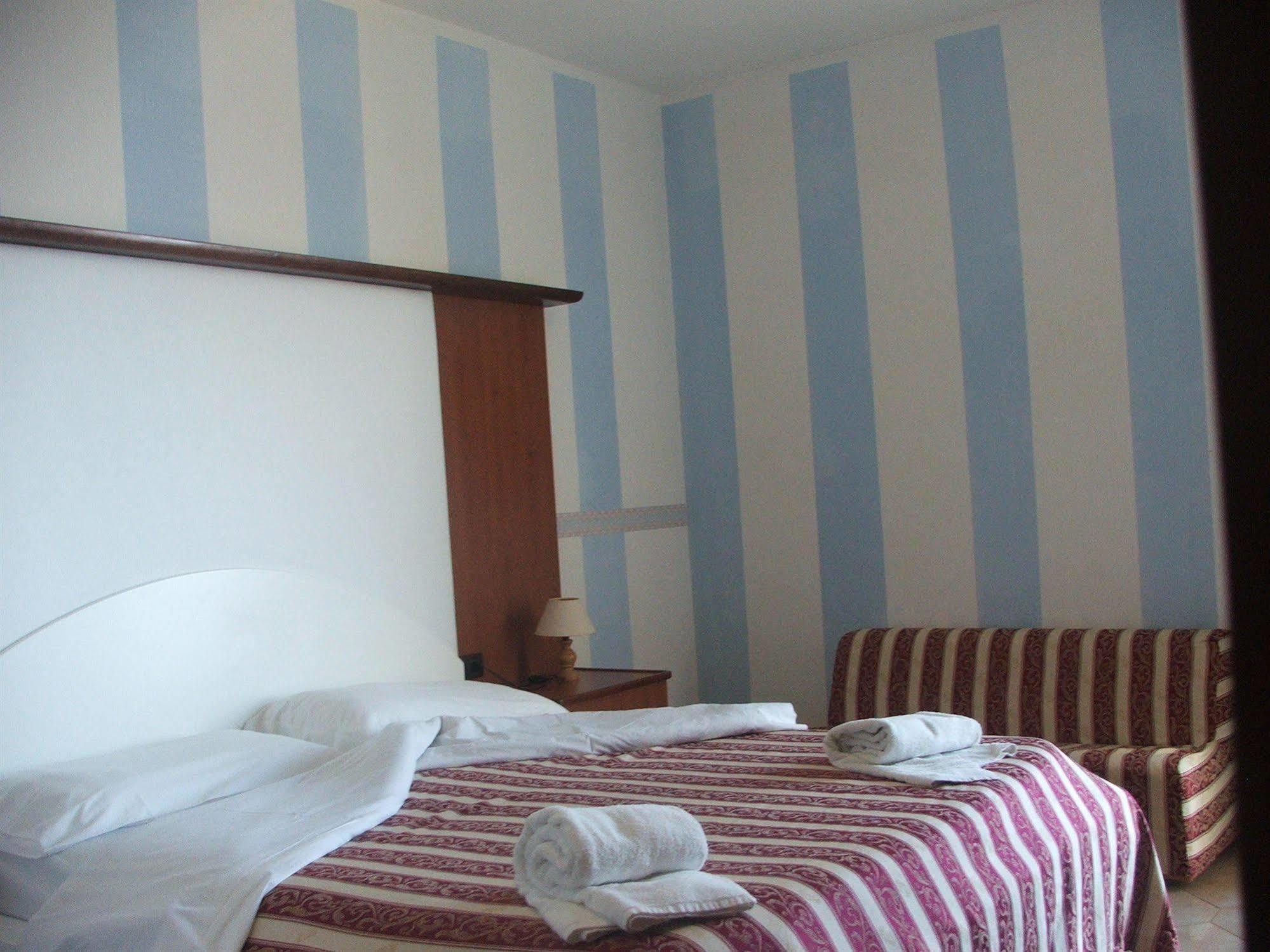 Hotel Vittorio Portopalo Di Capo Passero Exteriör bild