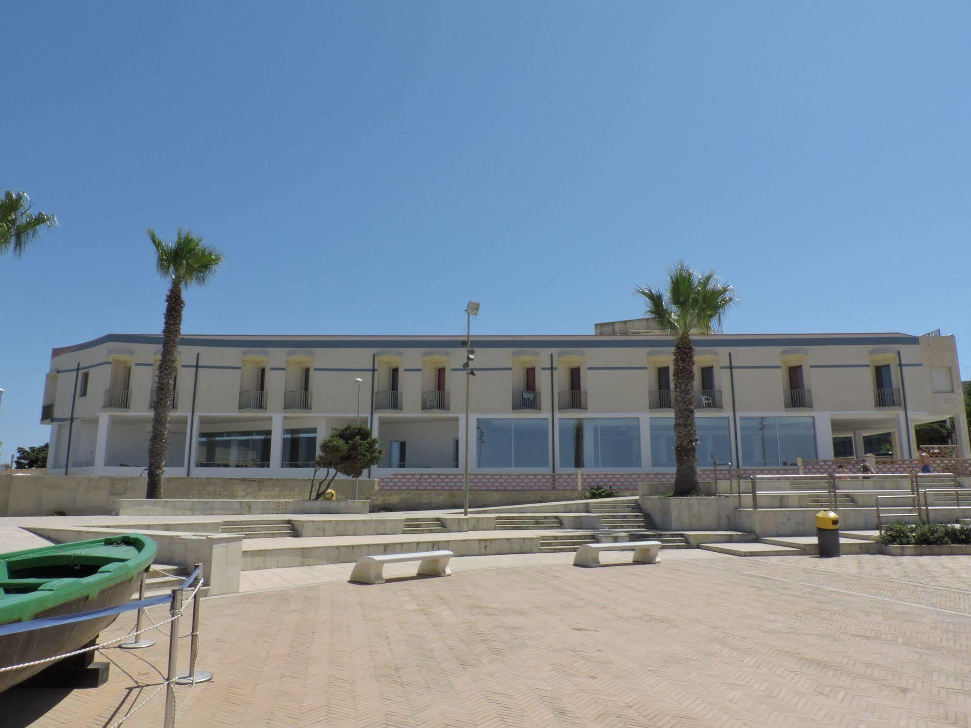 Hotel Vittorio Portopalo Di Capo Passero Exteriör bild