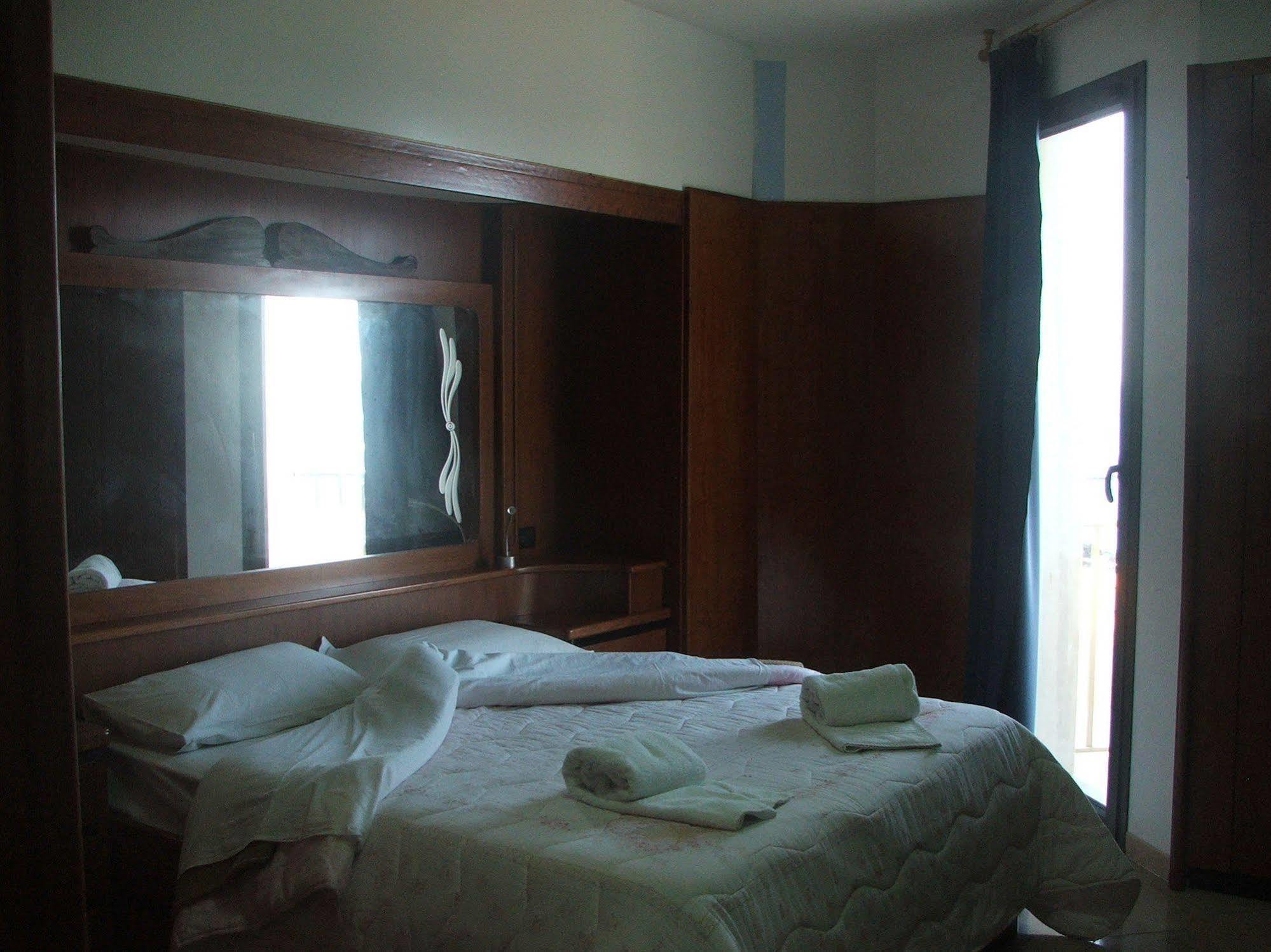 Hotel Vittorio Portopalo Di Capo Passero Exteriör bild